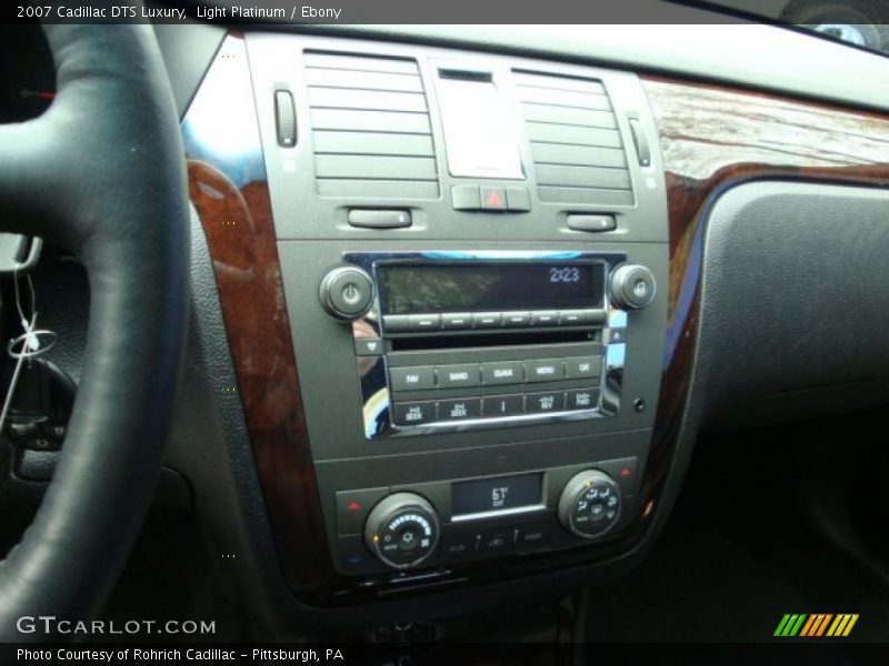 Light Platinum / Ebony 2007 Cadillac DTS Luxury