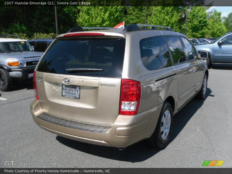 Sonora Gold / Beige 2007 Hyundai Entourage GLS