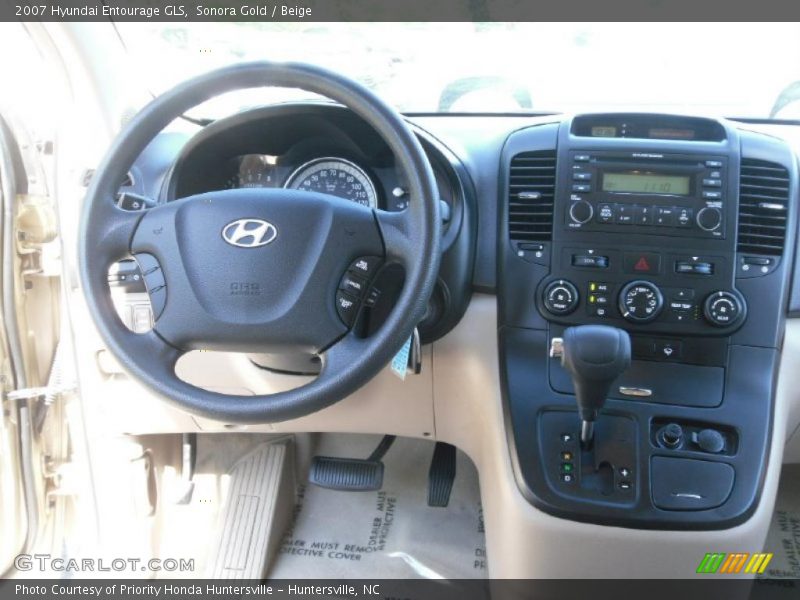 Sonora Gold / Beige 2007 Hyundai Entourage GLS