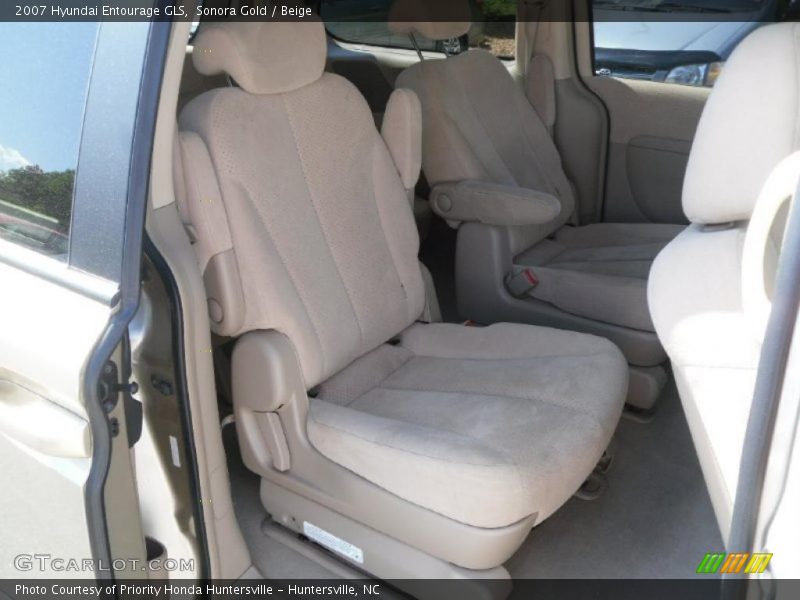 Sonora Gold / Beige 2007 Hyundai Entourage GLS