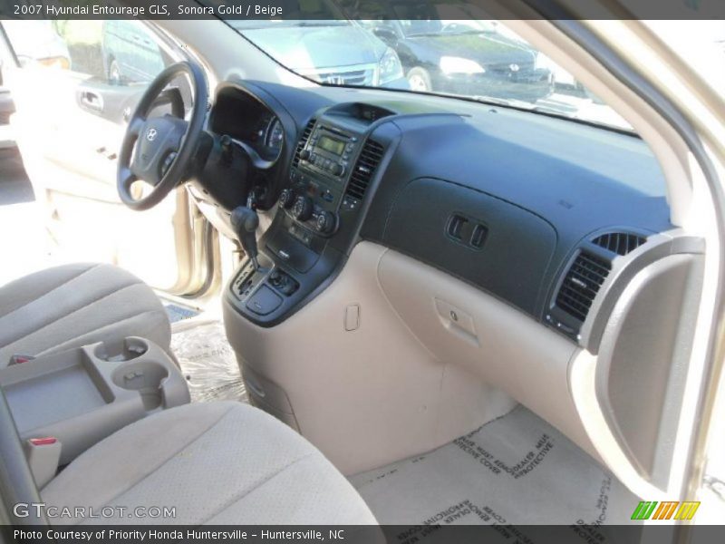 Sonora Gold / Beige 2007 Hyundai Entourage GLS