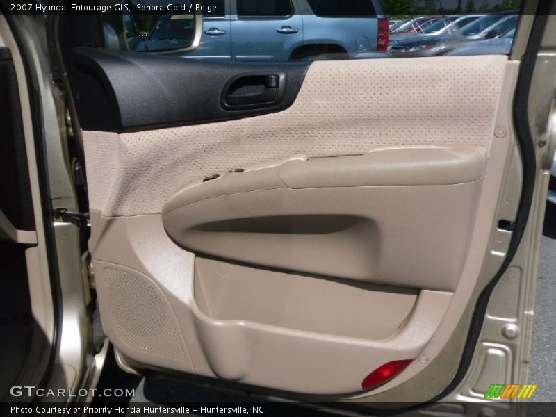 Sonora Gold / Beige 2007 Hyundai Entourage GLS