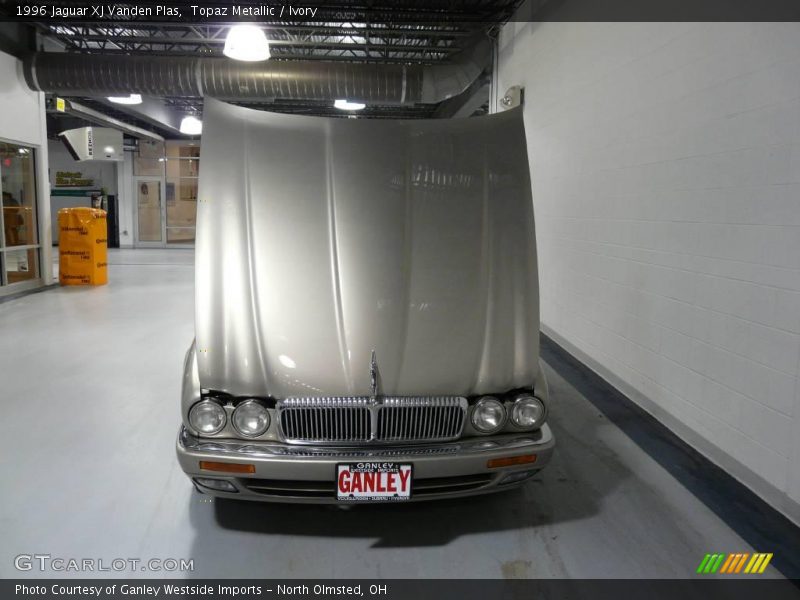 Topaz Metallic / Ivory 1996 Jaguar XJ Vanden Plas