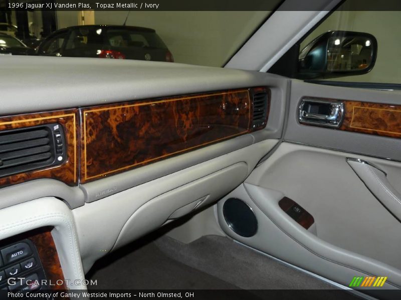 Topaz Metallic / Ivory 1996 Jaguar XJ Vanden Plas
