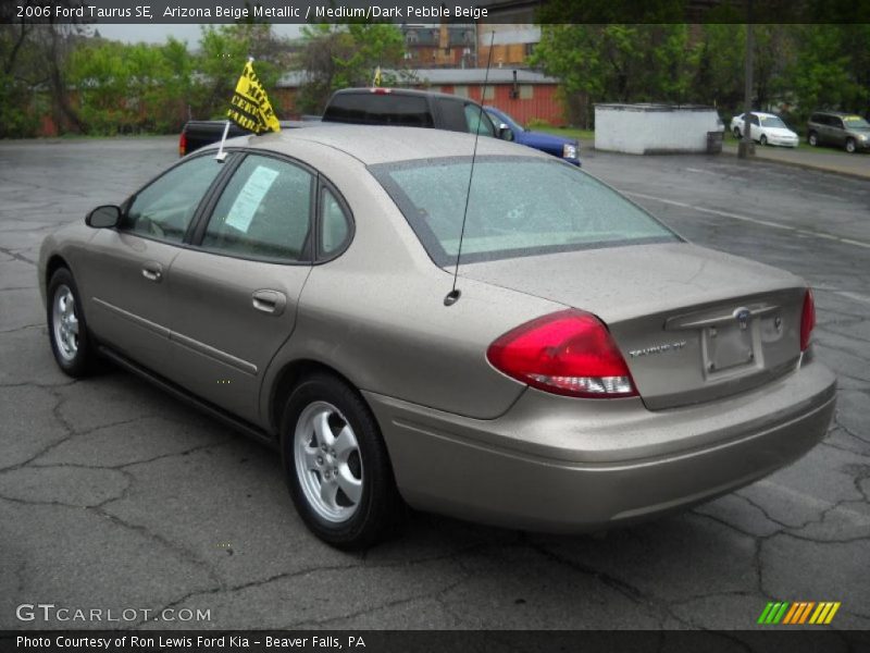 Arizona Beige Metallic / Medium/Dark Pebble Beige 2006 Ford Taurus SE