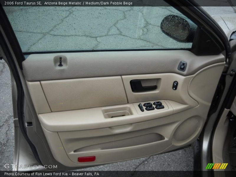 Arizona Beige Metallic / Medium/Dark Pebble Beige 2006 Ford Taurus SE