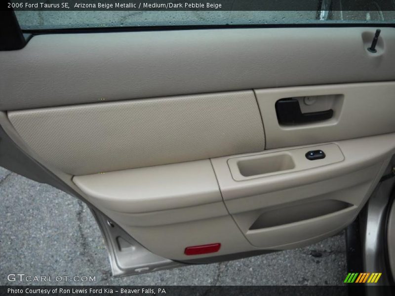 Arizona Beige Metallic / Medium/Dark Pebble Beige 2006 Ford Taurus SE