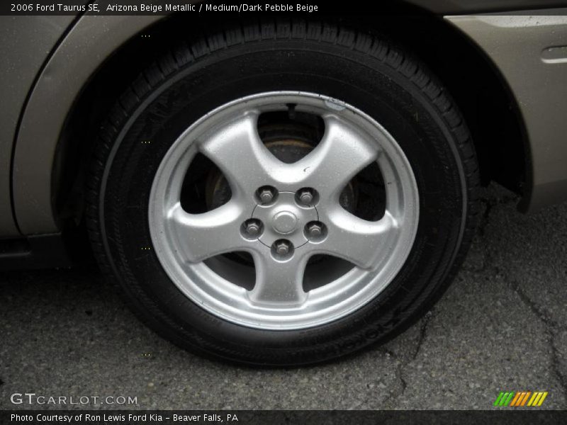 Arizona Beige Metallic / Medium/Dark Pebble Beige 2006 Ford Taurus SE