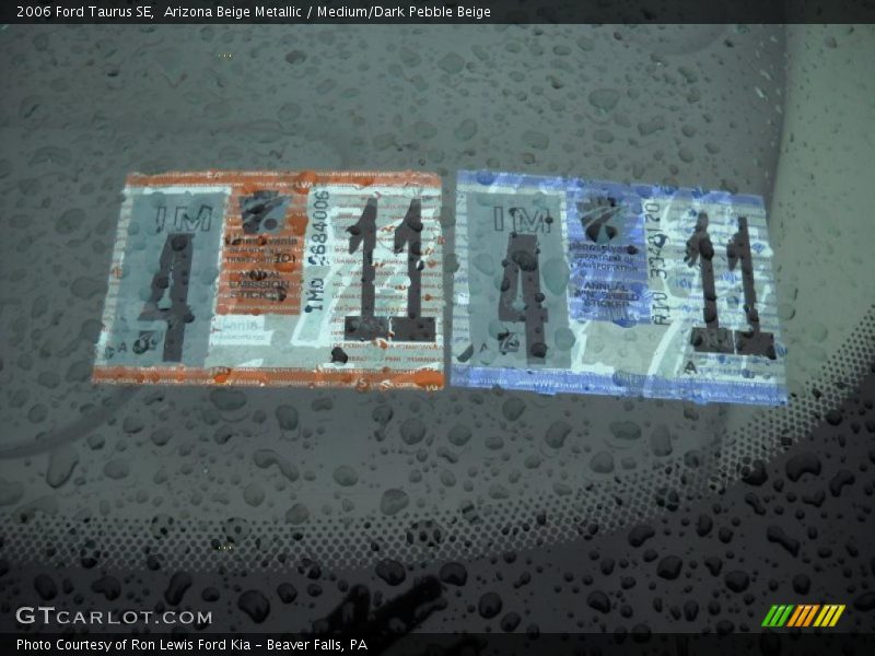 Arizona Beige Metallic / Medium/Dark Pebble Beige 2006 Ford Taurus SE