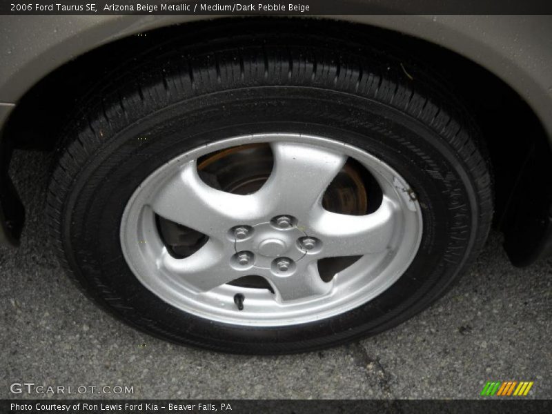 Arizona Beige Metallic / Medium/Dark Pebble Beige 2006 Ford Taurus SE