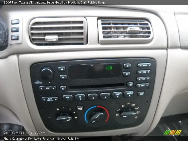 Arizona Beige Metallic / Medium/Dark Pebble Beige 2006 Ford Taurus SE