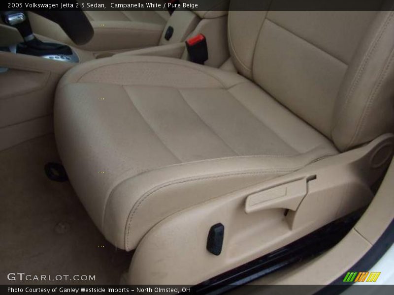 Campanella White / Pure Beige 2005 Volkswagen Jetta 2.5 Sedan