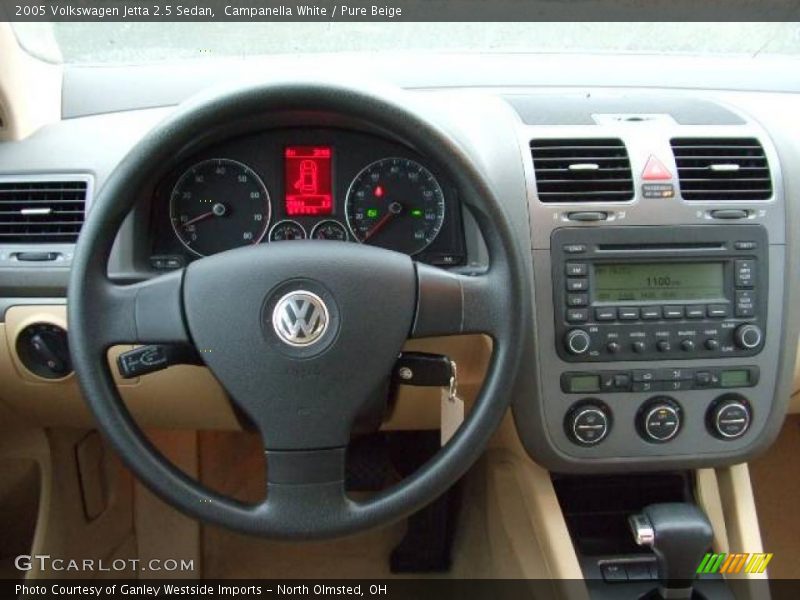 Campanella White / Pure Beige 2005 Volkswagen Jetta 2.5 Sedan