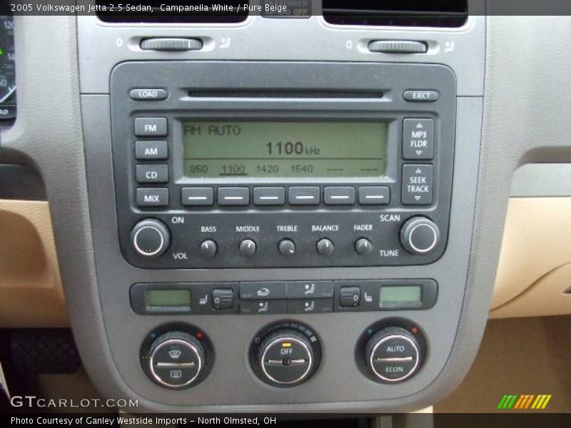 Campanella White / Pure Beige 2005 Volkswagen Jetta 2.5 Sedan