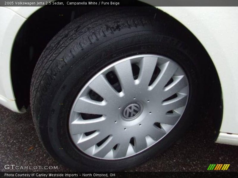 Campanella White / Pure Beige 2005 Volkswagen Jetta 2.5 Sedan