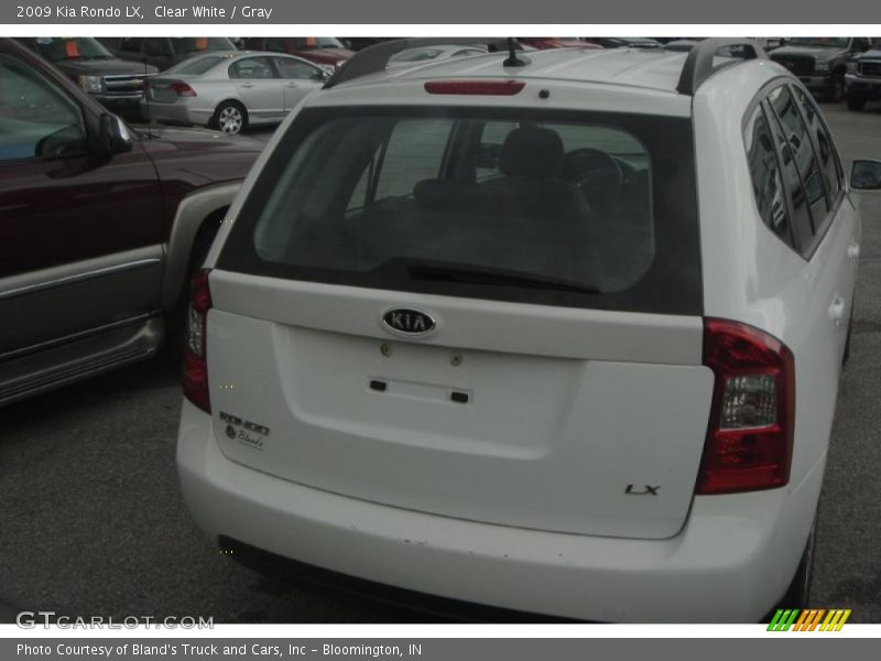 Clear White / Gray 2009 Kia Rondo LX