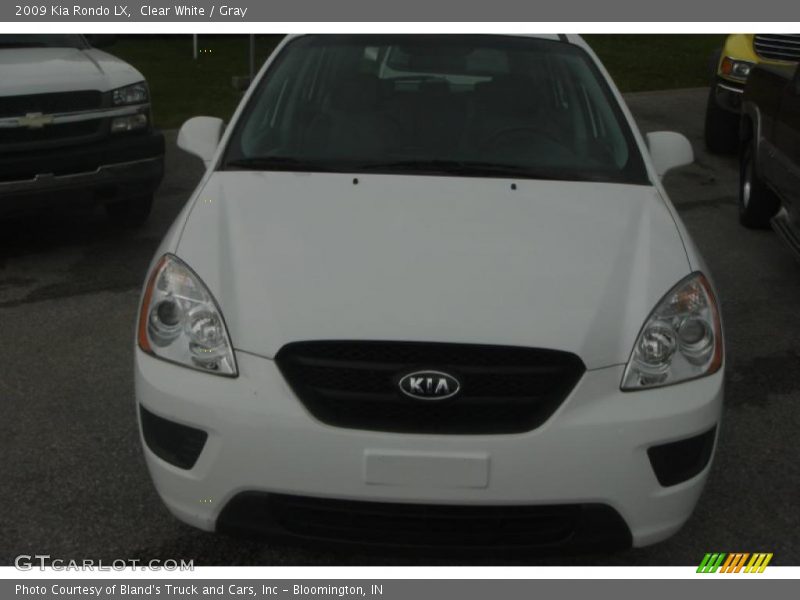 Clear White / Gray 2009 Kia Rondo LX