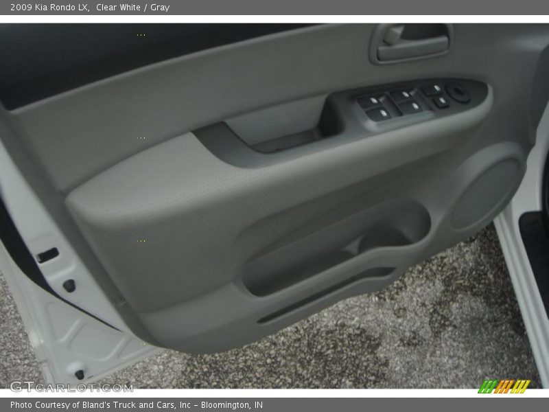 Clear White / Gray 2009 Kia Rondo LX