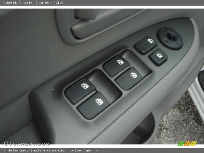 Clear White / Gray 2009 Kia Rondo LX