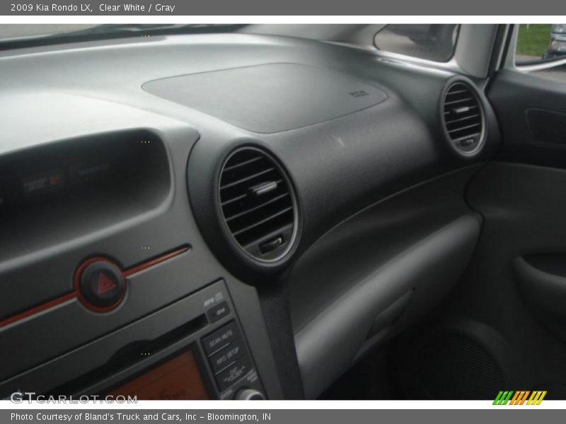Clear White / Gray 2009 Kia Rondo LX