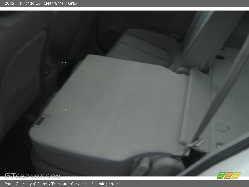 Clear White / Gray 2009 Kia Rondo LX