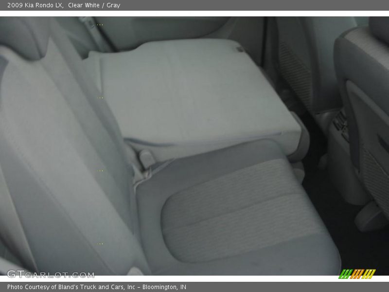Clear White / Gray 2009 Kia Rondo LX