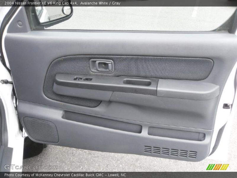 Avalanche White / Gray 2004 Nissan Frontier XE V6 King Cab 4x4