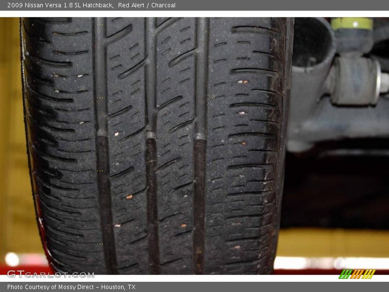 Red Alert / Charcoal 2009 Nissan Versa 1.8 SL Hatchback