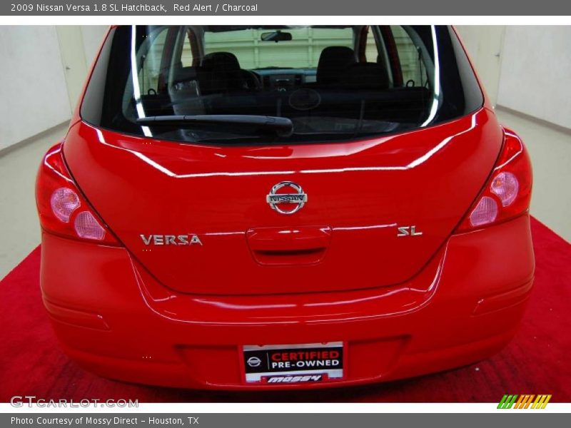 Red Alert / Charcoal 2009 Nissan Versa 1.8 SL Hatchback