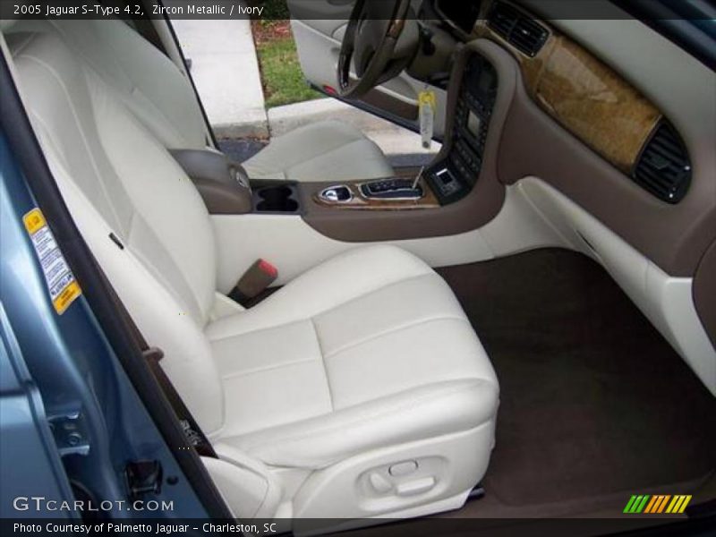 Zircon Metallic / Ivory 2005 Jaguar S-Type 4.2