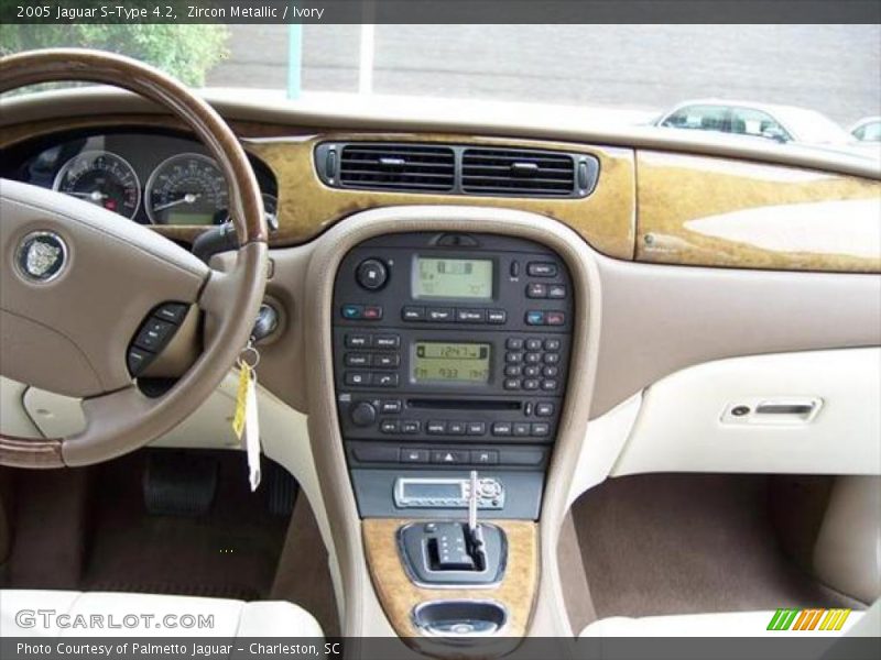 Zircon Metallic / Ivory 2005 Jaguar S-Type 4.2