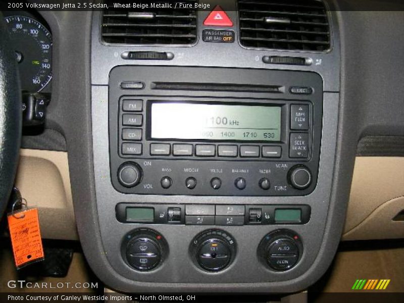 Wheat Beige Metallic / Pure Beige 2005 Volkswagen Jetta 2.5 Sedan