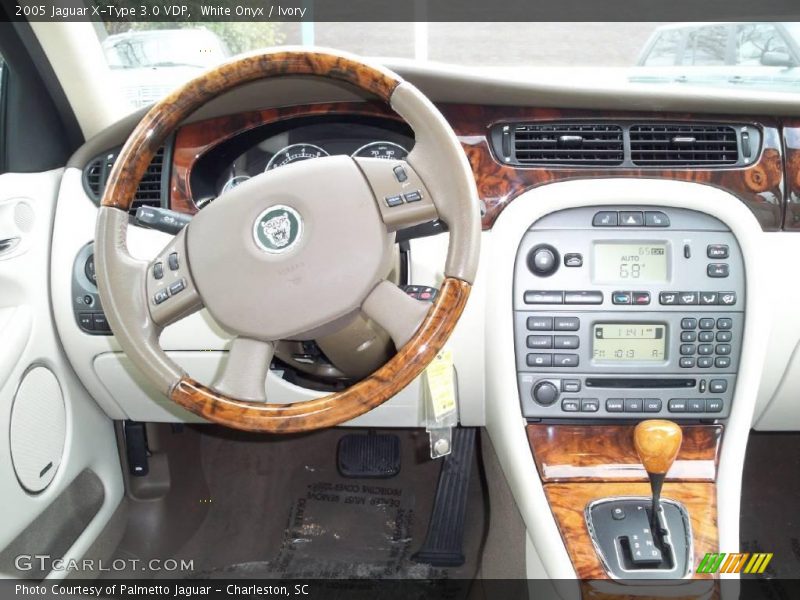 White Onyx / Ivory 2005 Jaguar X-Type 3.0 VDP