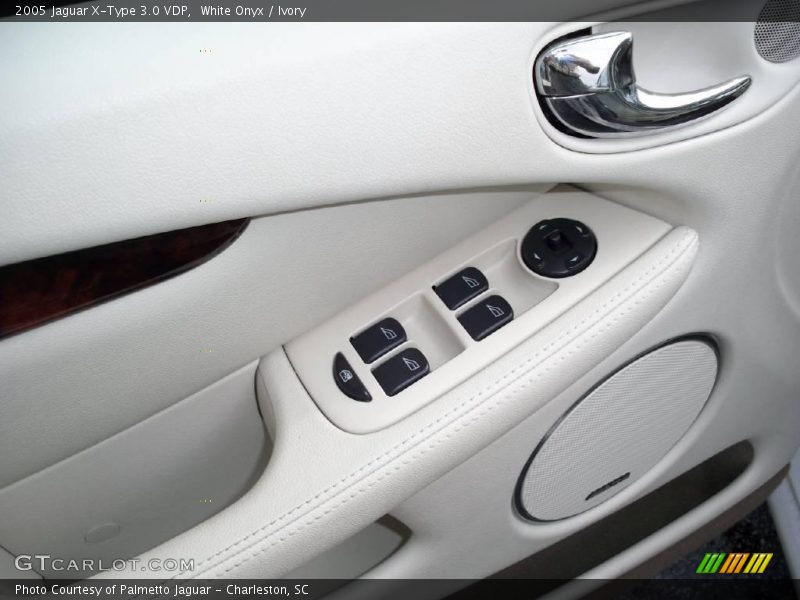 White Onyx / Ivory 2005 Jaguar X-Type 3.0 VDP