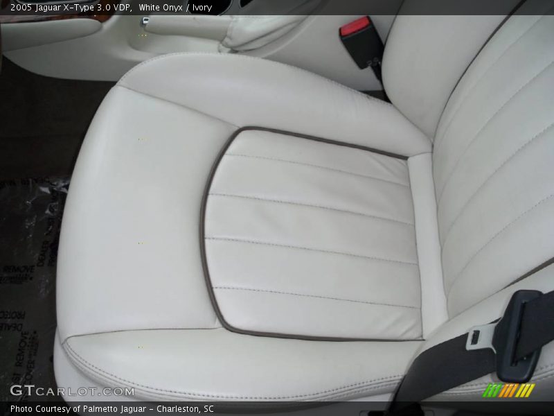 White Onyx / Ivory 2005 Jaguar X-Type 3.0 VDP