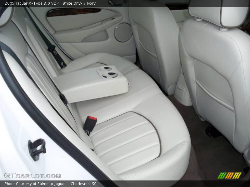 White Onyx / Ivory 2005 Jaguar X-Type 3.0 VDP