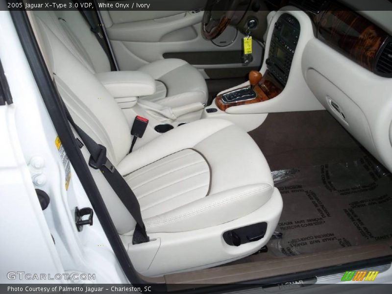 White Onyx / Ivory 2005 Jaguar X-Type 3.0 VDP