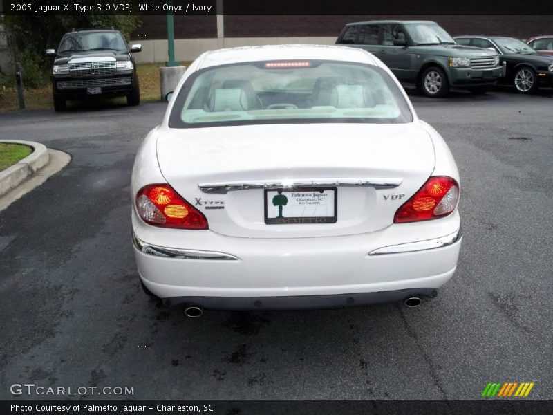 White Onyx / Ivory 2005 Jaguar X-Type 3.0 VDP