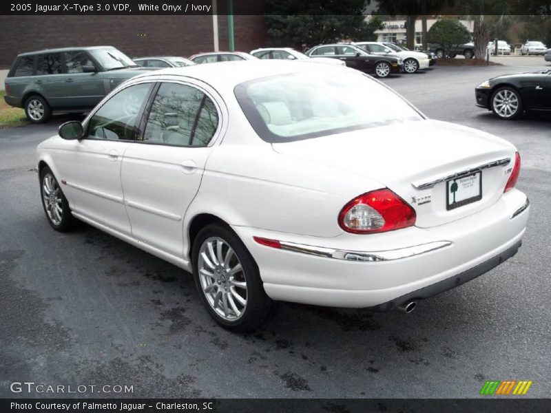 White Onyx / Ivory 2005 Jaguar X-Type 3.0 VDP