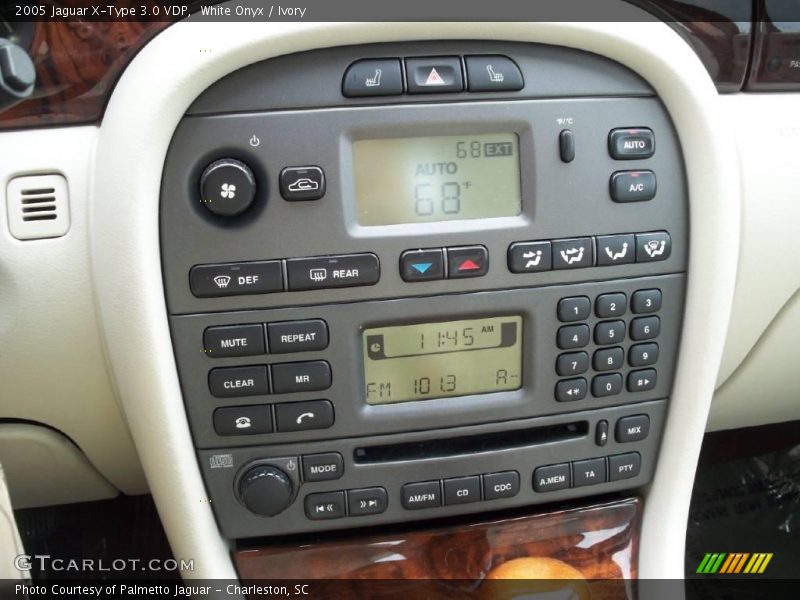 White Onyx / Ivory 2005 Jaguar X-Type 3.0 VDP