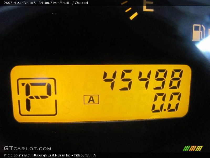 Brilliant Silver Metallic / Charcoal 2007 Nissan Versa S