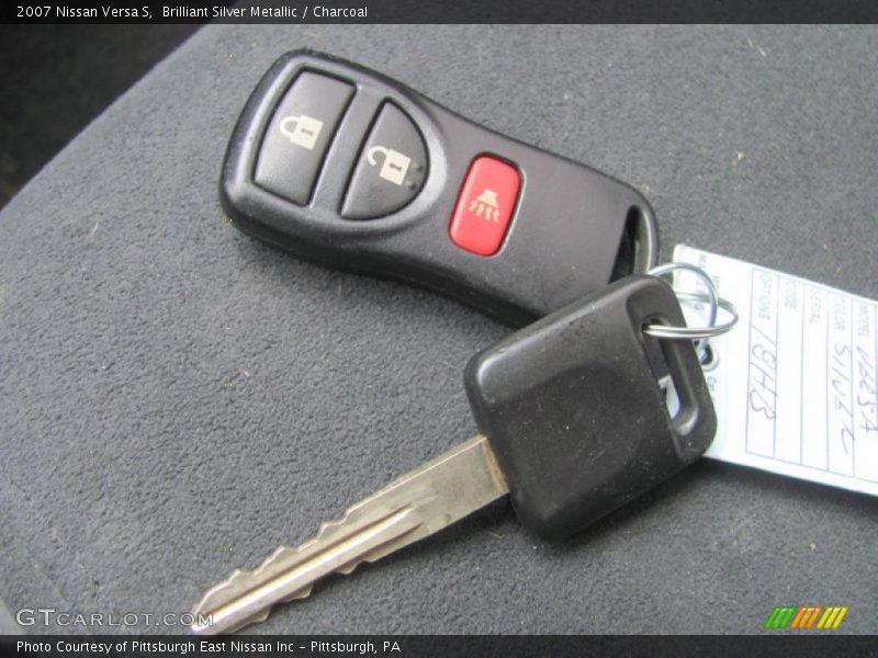 Brilliant Silver Metallic / Charcoal 2007 Nissan Versa S