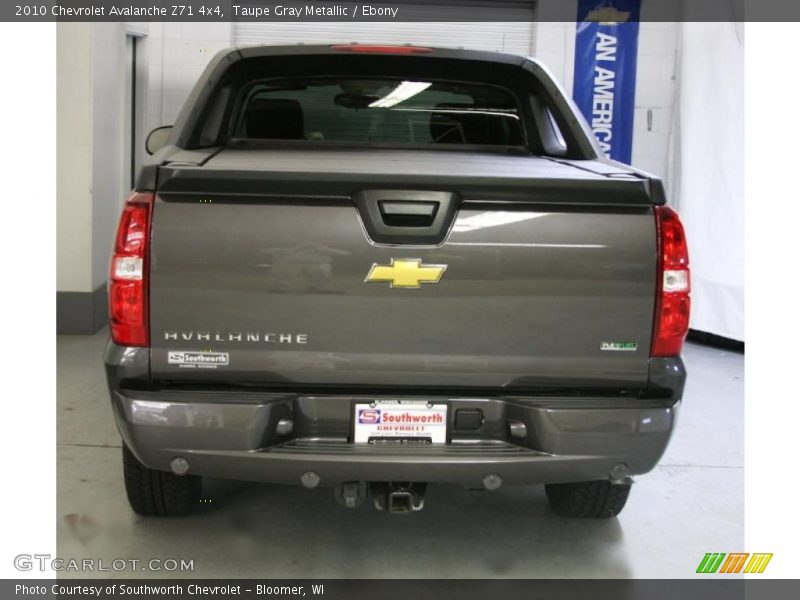 Taupe Gray Metallic / Ebony 2010 Chevrolet Avalanche Z71 4x4