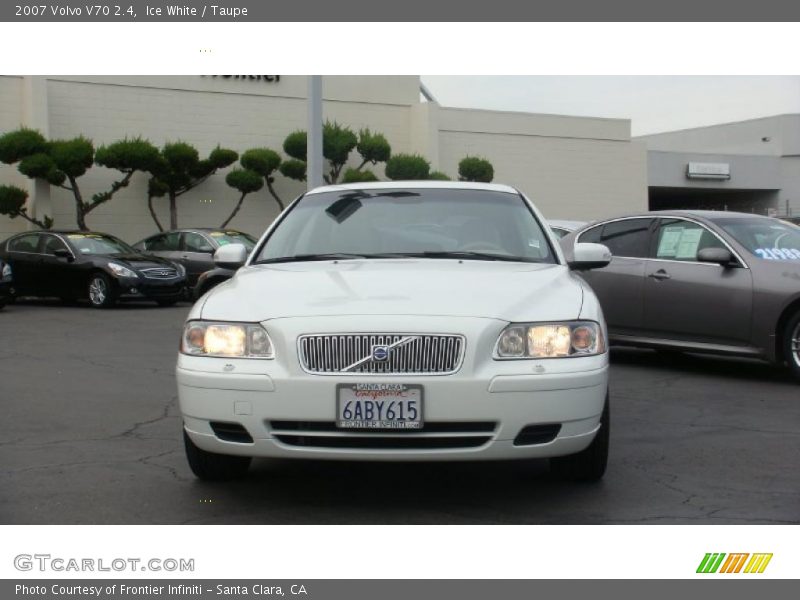 Ice White / Taupe 2007 Volvo V70 2.4
