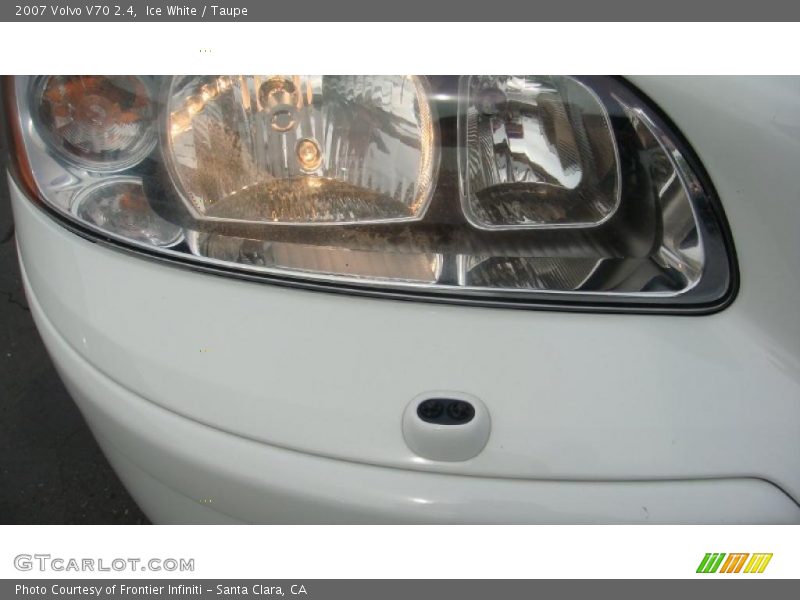 Ice White / Taupe 2007 Volvo V70 2.4