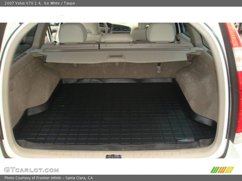 Ice White / Taupe 2007 Volvo V70 2.4
