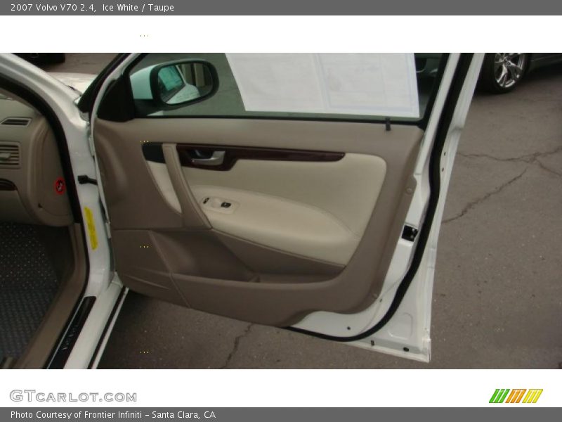 Ice White / Taupe 2007 Volvo V70 2.4