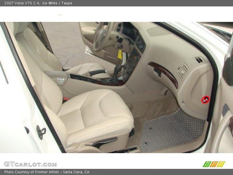Ice White / Taupe 2007 Volvo V70 2.4