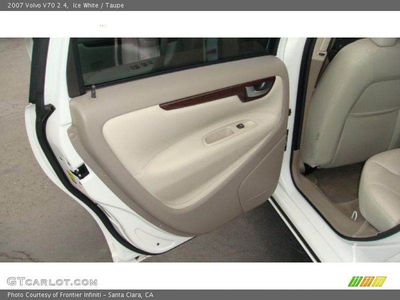 Ice White / Taupe 2007 Volvo V70 2.4