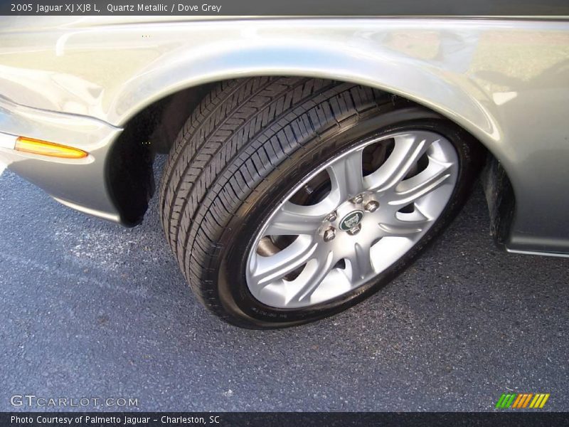 Quartz Metallic / Dove Grey 2005 Jaguar XJ XJ8 L